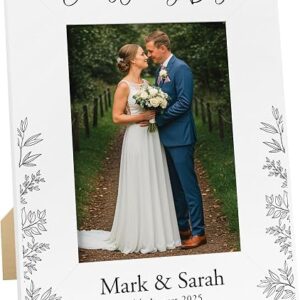 Beecreative Personalised Wedding Day Photo Frame Gift - Printed White Wooden 6x4 7x5 Picture Frame - Custom Wedding Day Gifts For Couple